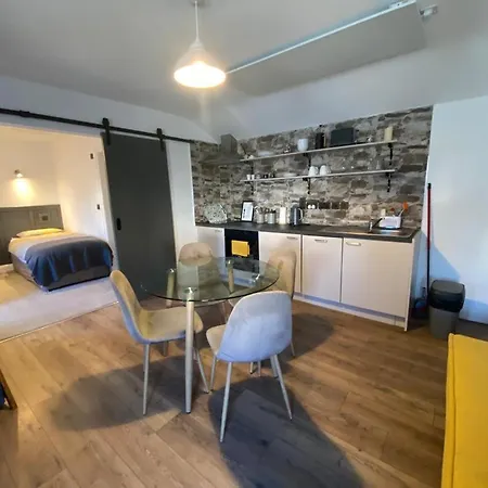 The Roadshed @ Rohans Farm 미들톤