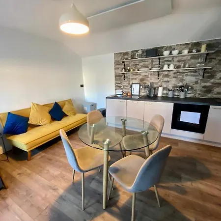 The Roadshed @ Rohans Farm Apartment